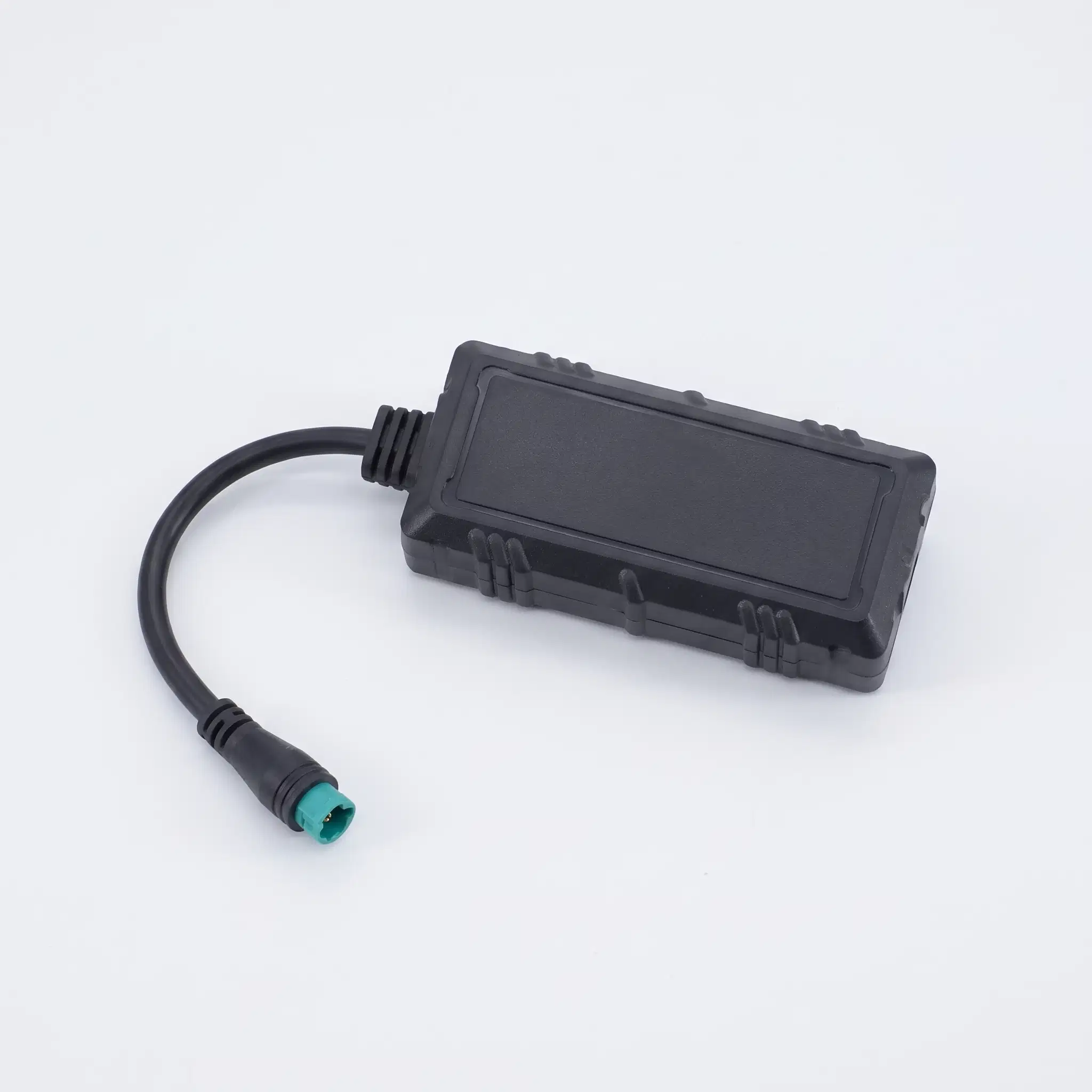 Traceur GPS filaire discret raccordé à la batterie pour engins de chantier et camions